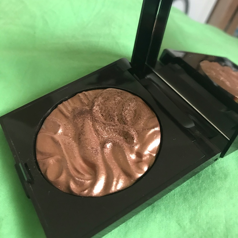 Laura Mercier Face Illuminator